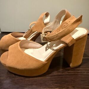 ❤️Barneys New York❤️ Tan Suede Platform Sandals- NEVER WORN